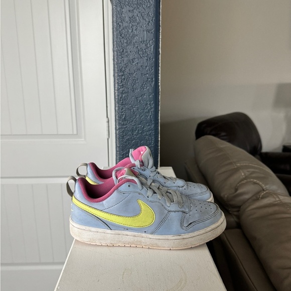 Nike Kids' Grade School Court Borough Low 2 Shoes size 4 big kids.​ - Picture 7 of 9